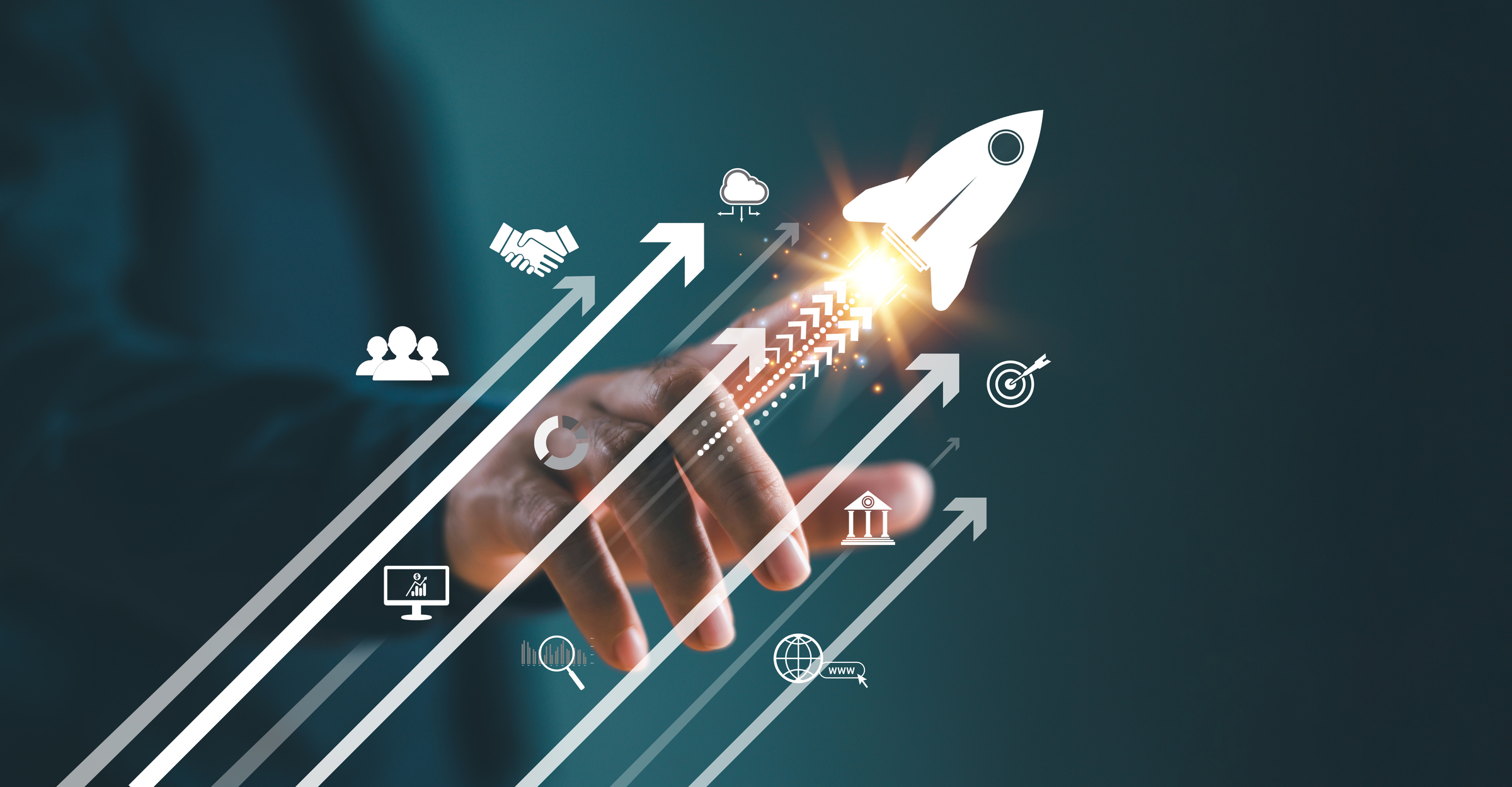 Geschäftsmannhand auf Pfeil-Investitionssymbol.